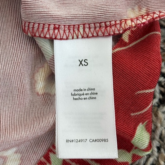 WeWoreWhat Danielle Bernstein Cropped Top Roses and Daisies| XS🔥CLEAR THE CLOSET - Picture 2 of 7